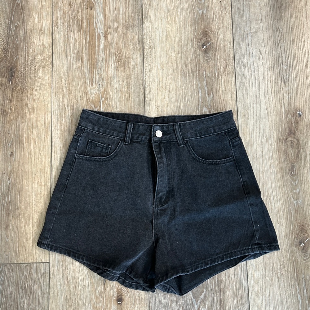 SHEIN women medium black shorts high waisted NWOT